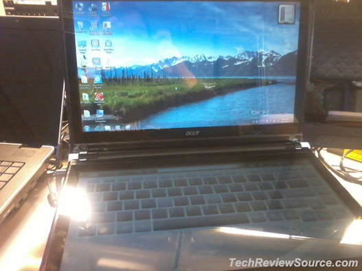 Un pc portable Acer avec deux écrans tactiles
