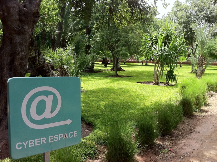 Le Cyber Parc à Marrakech : havre de paix pour promeneur technophile.