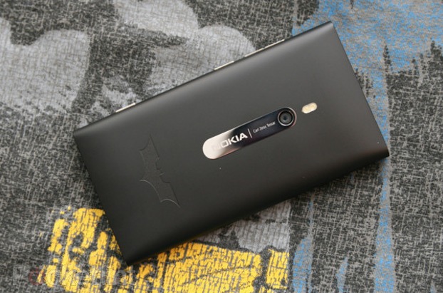 Nokia Lumia 900 le 1er juin et un Lumia 900 Batman