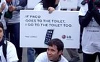 Si Paco va aux toilettes, LG y va aussi